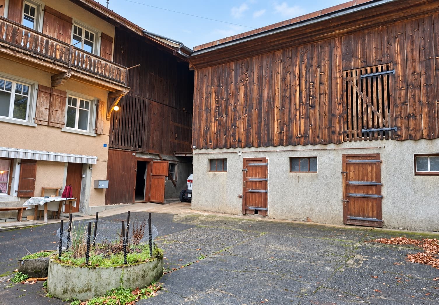 Maison à rénover + 2 granges
